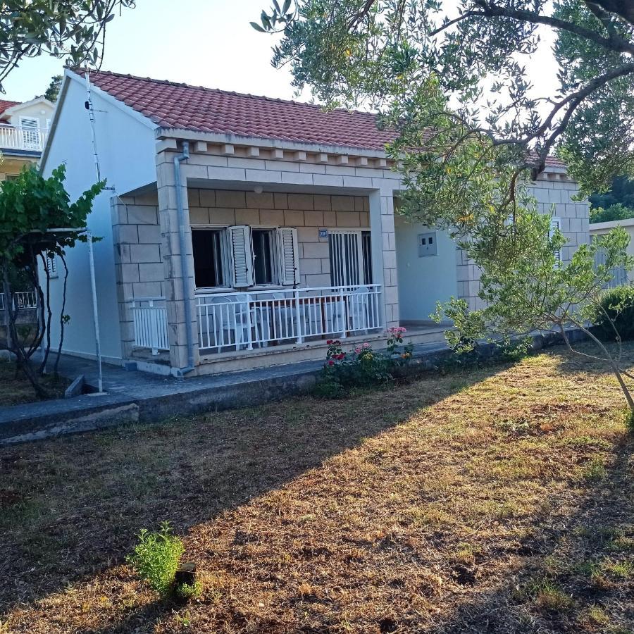 My Mediterranean Villa With Huge Garden And Own Parking Lumbarda Kültér fotó