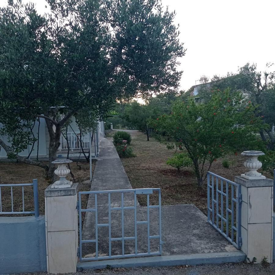 My Mediterranean Villa With Huge Garden And Own Parking Lumbarda Kültér fotó