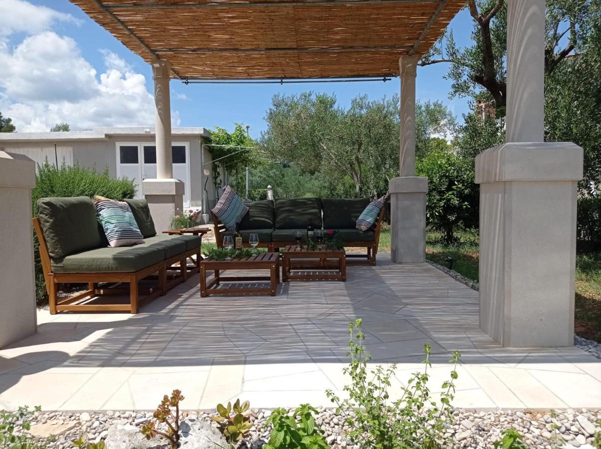 My Mediterranean Villa With Huge Garden And Own Parking Lumbarda Kültér fotó